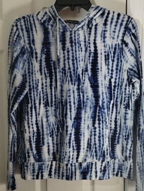 Tie-Dye Blue & White Hoodie Cropped Top